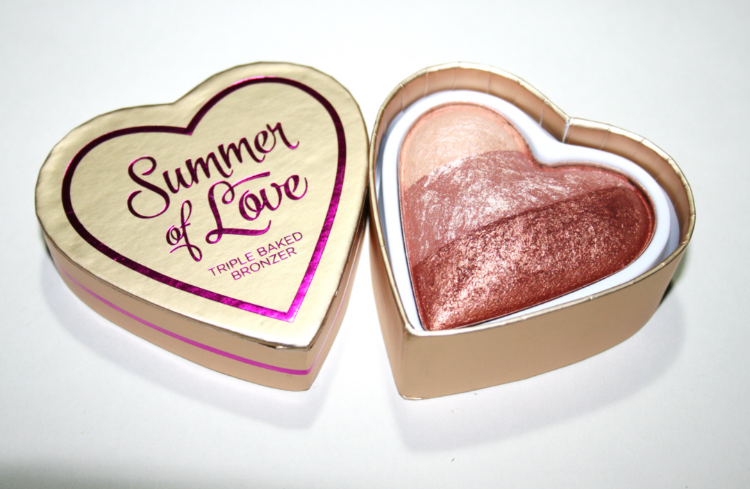 Revolution Beauty - I heart Revolution Collection - Blushing Hearts Bronzer Hot Summer of Love V5