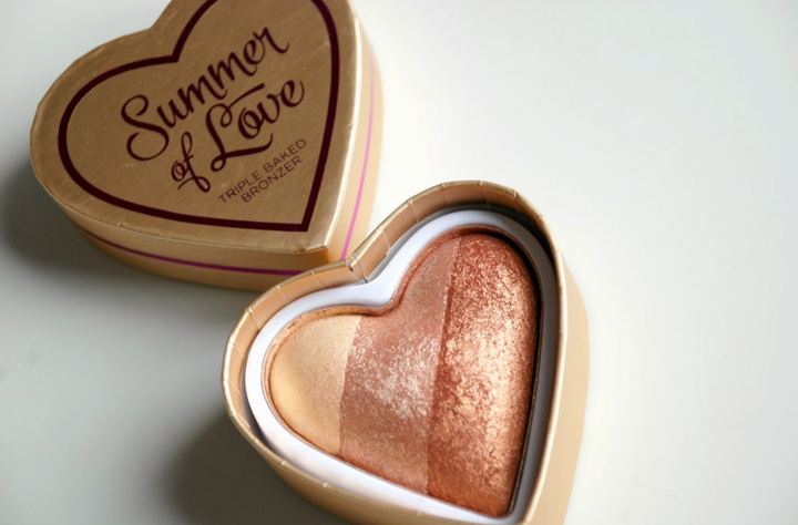 Revolution Beauty - I heart Revolution Collection - Blushing Hearts Bronzer Hot Summer of Love V5